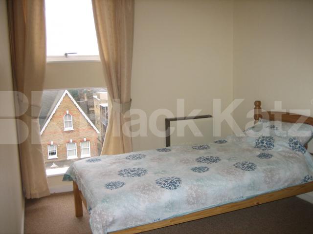 			2 Bedroom, 1 bath, 1 reception Flat			 Forest Court, Holden Avenue, North Finchley/Woodside Park
